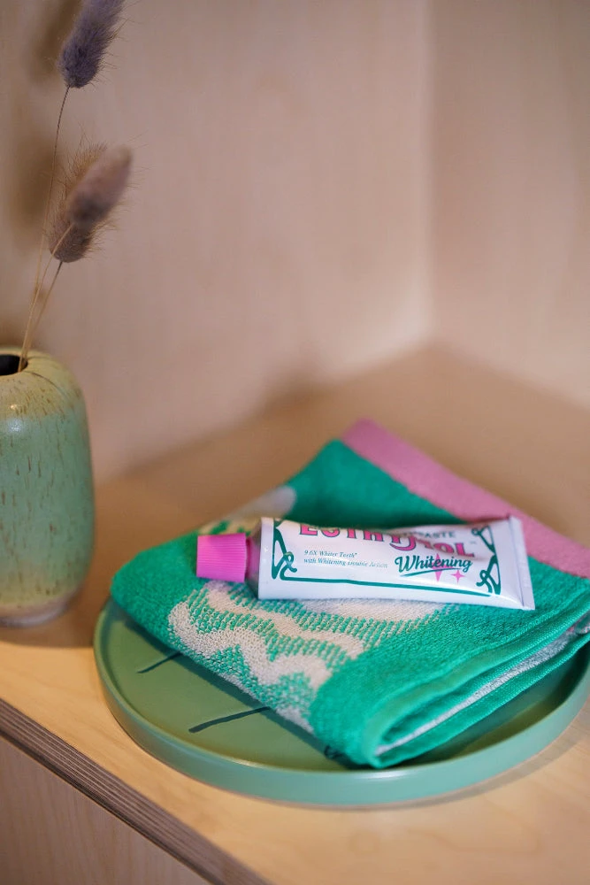 Donna Wilson Birds And Bees Face Cloth 5 Donna Wilson Birds And Bees Face Cloth - Image 3