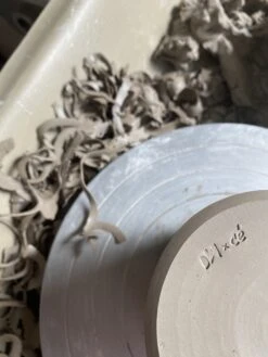 Donna Wilson X Cécile Dumetier Digby Dog Shaped Bowl - Donna Wilson X Cécile Dumetier 8 Donna Wilson X Cécile Dumetier Digby Dog Shaped Bowl - Donna Wilson X Cécile Dumetier -Happy Gift Store Ceramic Donna Wilson x Cecile Dumetier 2 scaled 1