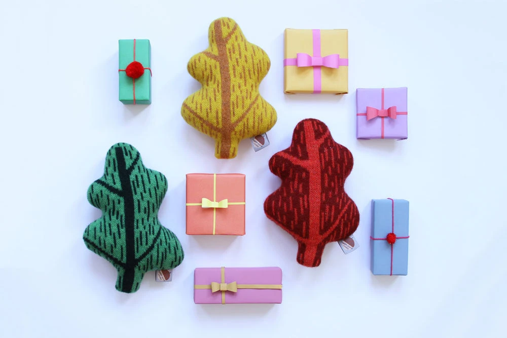 Donna Wilson Leaf Mini Shaped Cushion - Green 5 Donna Wilson Leaf Mini Shaped Cushion - Green - Image 3