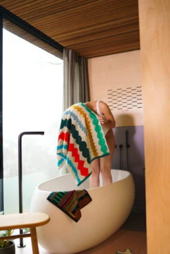 Donna Wilson Mixed Fizz Bath Towel 14 Donna Wilson Mixed Fizz Bath Towel -Happy Gift Store MixedFizzTowel S1 SS25 Heks LoRes