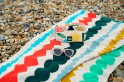 Donna Wilson Mixed Fizz Bath Towel 13 Donna Wilson Mixed Fizz Bath Towel -Happy Gift Store MixedFizzTowel S5 SS25 Heks LoRes 1