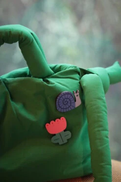 Donna Wilson Flower Pin Badge -Happy Gift Store PinBadges S4 SS25 Lottie LoRes