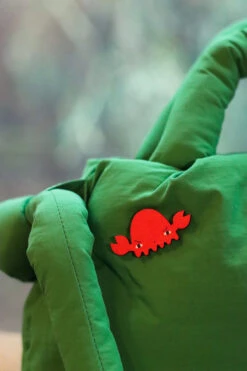 Donna Wilson Crabby Pin Badge 7 Donna Wilson Crabby Pin Badge -Happy Gift Store PinBadges S5 SS25 Lottie LoRes